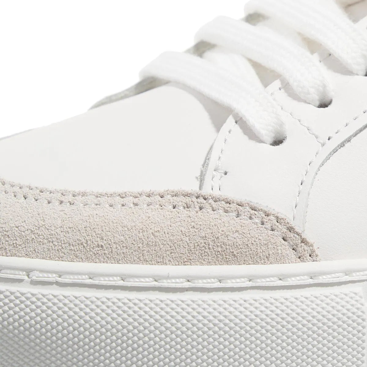 Clean 90 Triple Sneaker