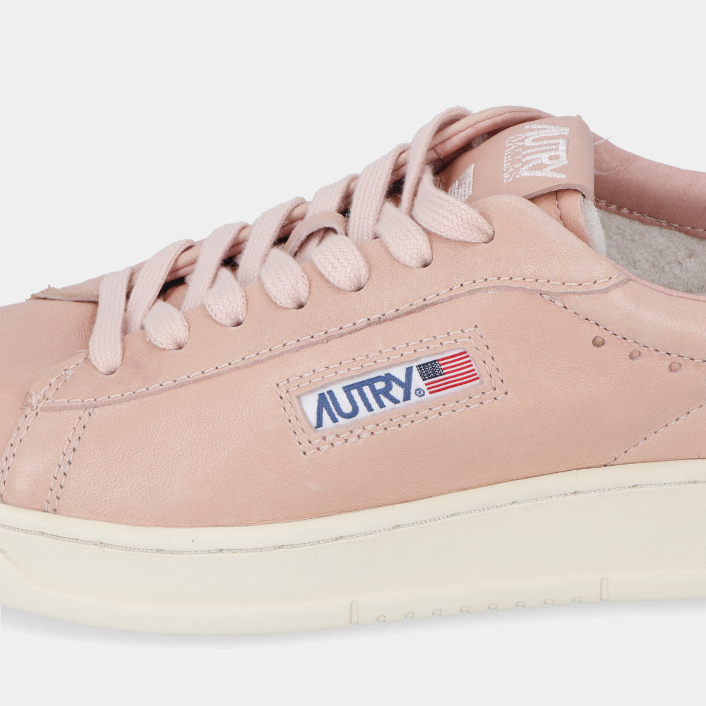 Dallas Low Sneakers in Leahter color Peach