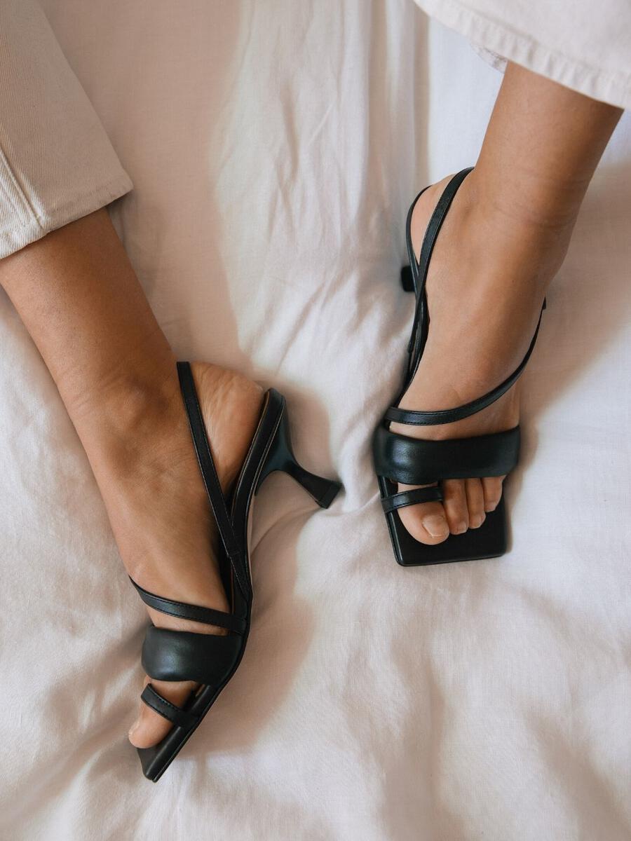 Asymmetric Straps Black